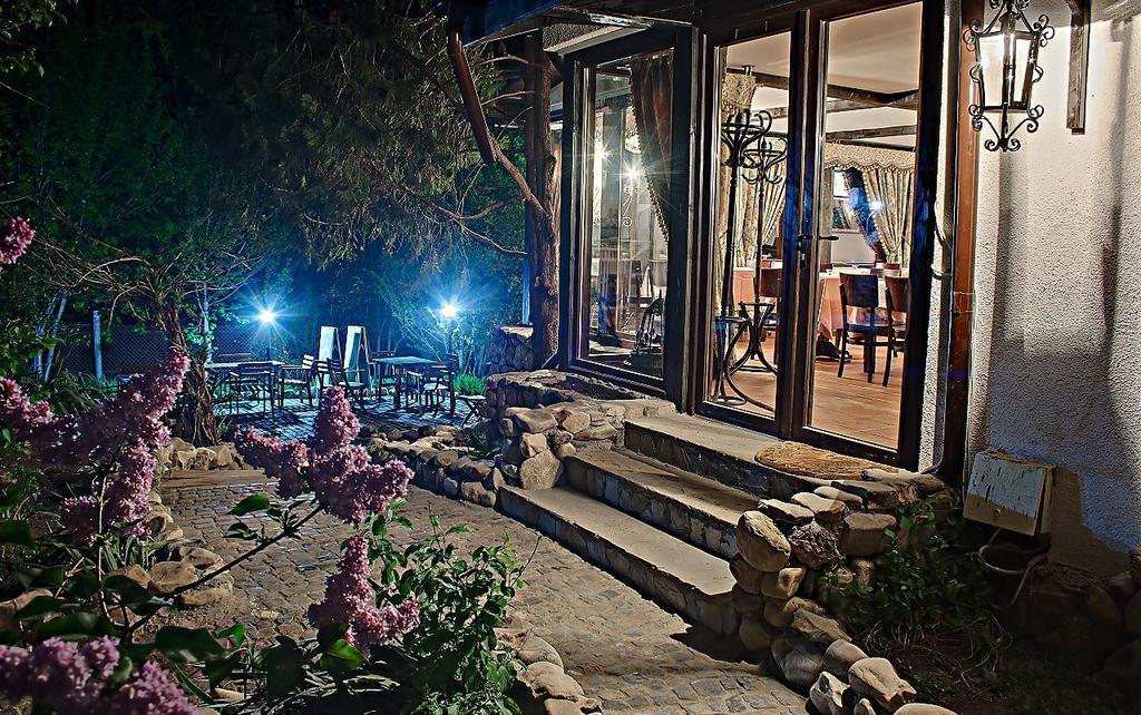 Pensiune-Restaurant Tara Luanei 사라타몬테루 외부 사진
